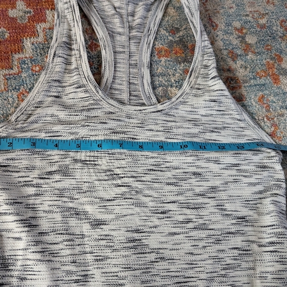 Lululemon 2/4 Women's Small Tank Top Heathered Light Gray Slit Back Racerback 68 - Picture 8 of 9